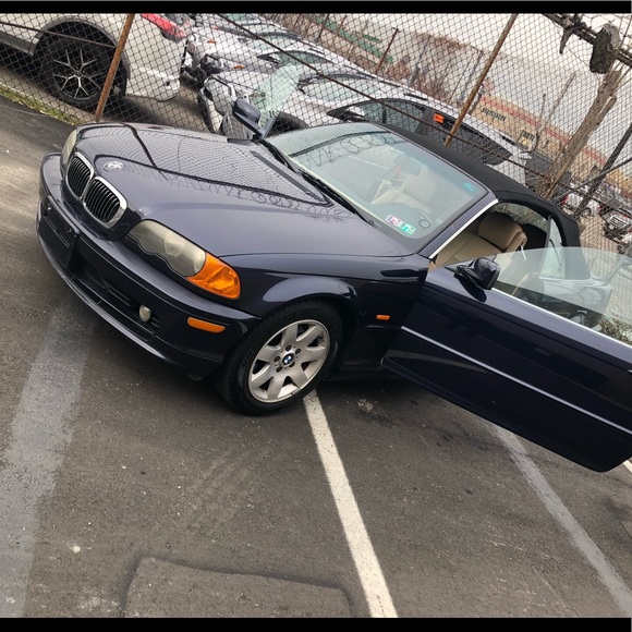BMW 2001  325i convertible - Picture 1 of 4